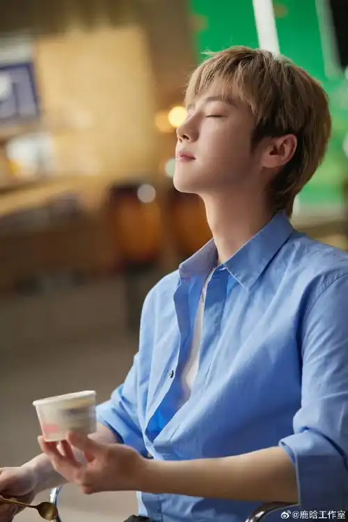 鹿晗代言甄稀冰淇淋##全世界最帅的老板