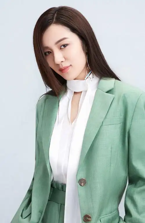 王晓晨清新妩媚时尚写真图片39