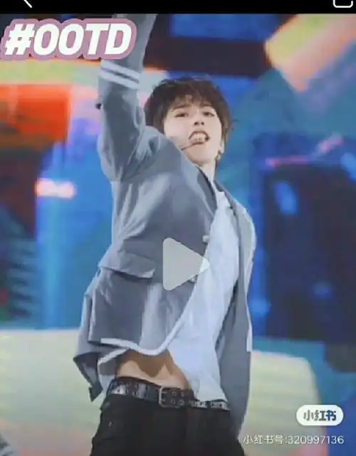 蔡徐坤腹肌合集