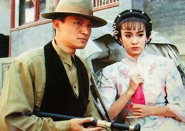 主演的《水云间》,《青青河边草》,《梅花烙》等都成为很多70,80甚至