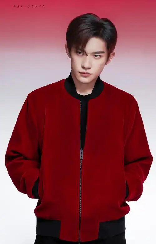 emporio armani全球代言人易烊千玺#酒红色的你97@tfboys-易烊千