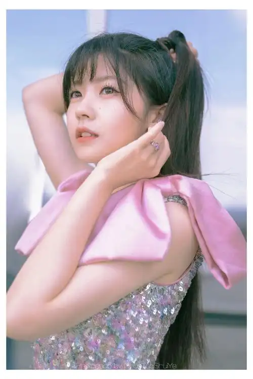 火箭少女101全员晒照庆出道三周年