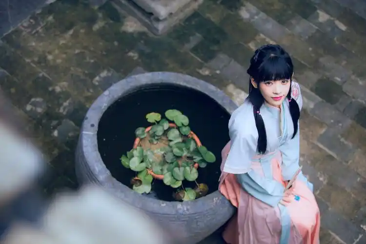 sing林津伊中秋古风写真,温婉脱俗被赞古装美人