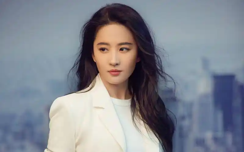 刘亦菲白色西装壁纸68