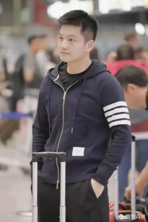 花滑女神李子君宣布退役,为什么一些球迷会@樊振东去安慰,这是什么梗?