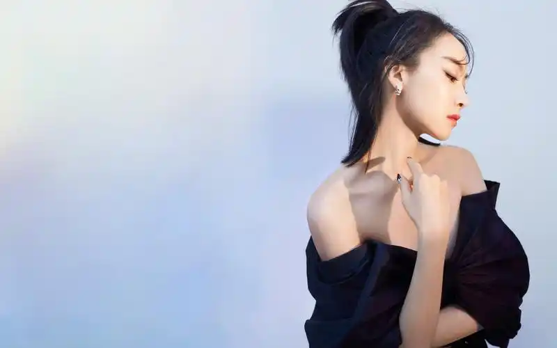 宋茜蝴蝶上衣性感优雅桌面壁纸