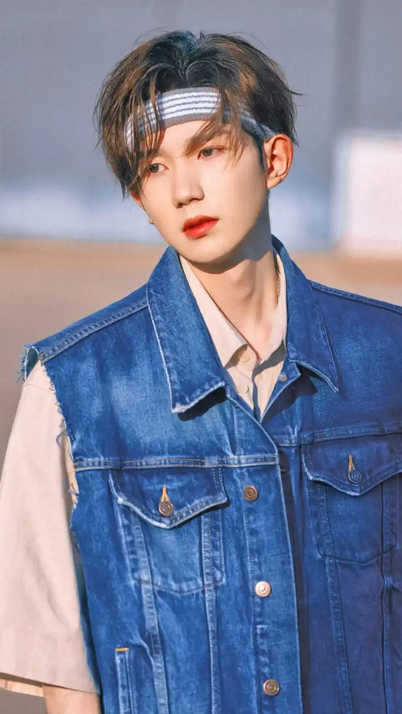 从小帅到大的美少年,王源的精美壁纸分享,铁粉们你爱他多久了?