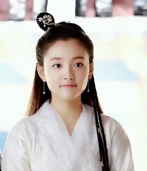 美女爱上校花电视剧剧情_吴倩:颜值演技兼备却失恋的"武大"校花-天晟