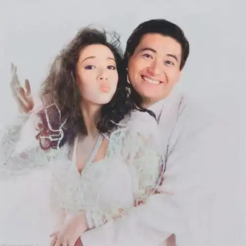 1988年周润发和梅艳芳合影一代影帝影后看真可谓郎才女貌