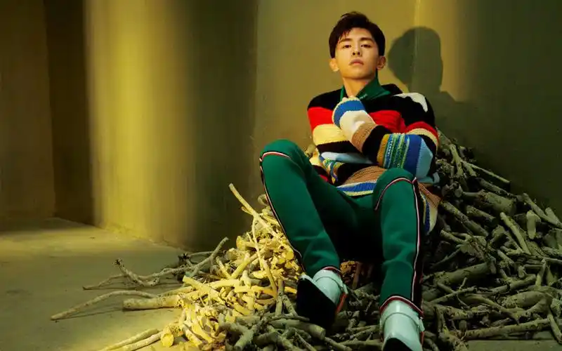 邓伦帅气时尚高清桌面壁纸