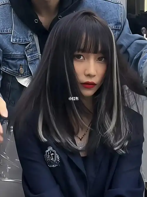 大家好呀今天给大家种草一款不伤自己头发的78y2k挑染77黑茶色!