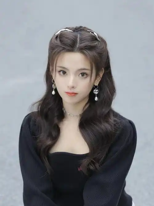 杨超越的斩男发型有减龄魔力!插图22