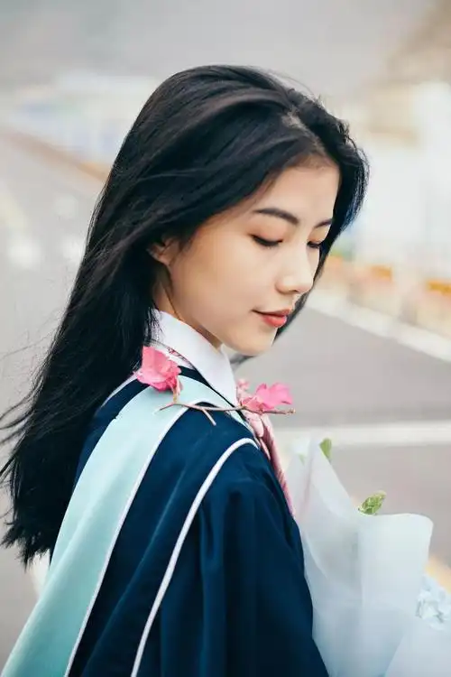 菲菲毕业照个人写真