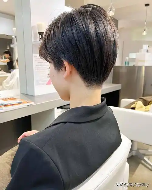 女士发型别乱剪,想美就选露耳短发,好看时尚不夸张_女性_脸部_气质