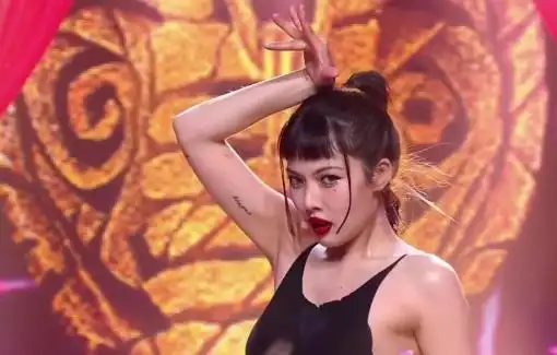 金泫雅新歌舞台曝光化身性感蛇女舞蹈动作意外撞aespa出道曲