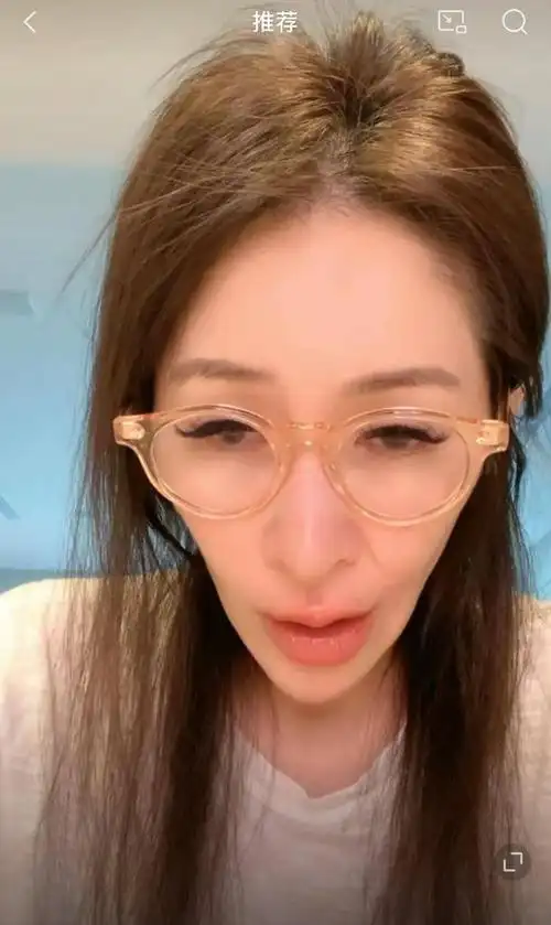 44岁萧亚轩:18年换17位男友,对象均不超过25岁,至今未婚未育