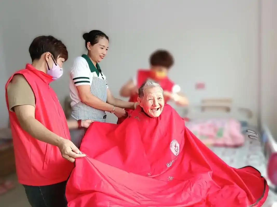 理发走进养老院,温暖送到老人前.招远市金太阳志愿服务中心.美 - 抖音