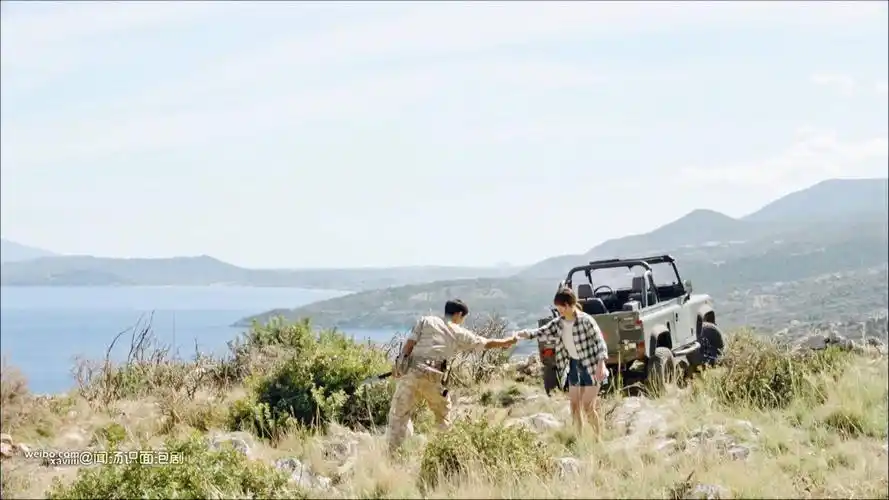 太阳的后裔 壁纸 剧照 宋仲基宋慧乔