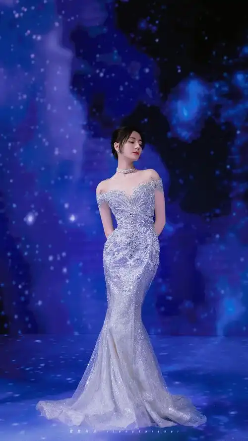 迪丽热巴今晚是刚上岸的人鱼公主吧|迪丽热巴|人鱼公主_新浪新闻