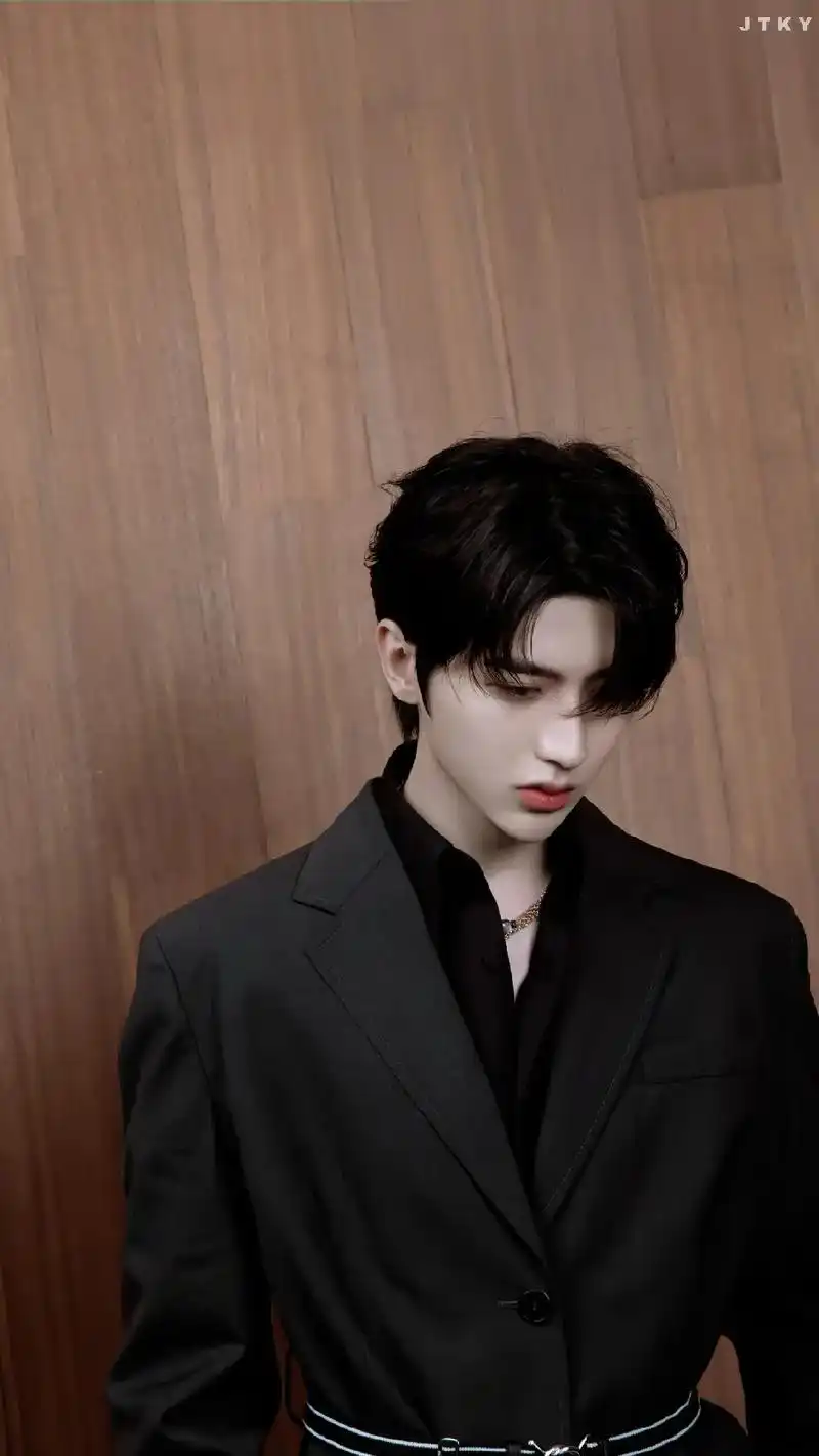 "除夕快乐 岁岁平安"#蔡徐坤 #蓝莓吐司社团 #ice组织 - 抖音