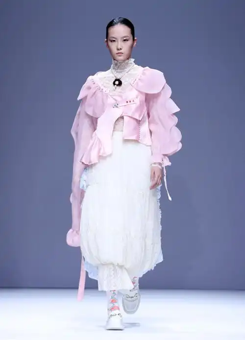 新华社报道我校服装学院毕业设计作品发布-浙江理工大学新闻网