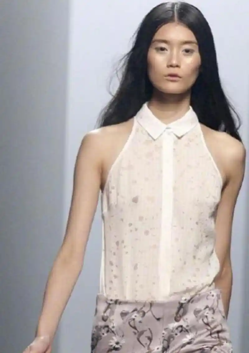 考古奚梦瑶模特时期的照片,亲妈都不一定认得出啊.