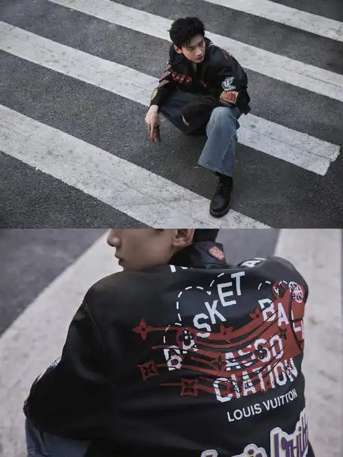 白敬亭超话街头氛围感随拍,机车棒球皮夹克搭配阔型牛仔裤,双缝线细节