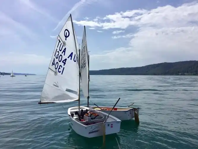 高清现代帆船图片