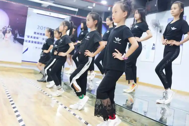 小河模特走秀培训机构联系方式人气排名一览