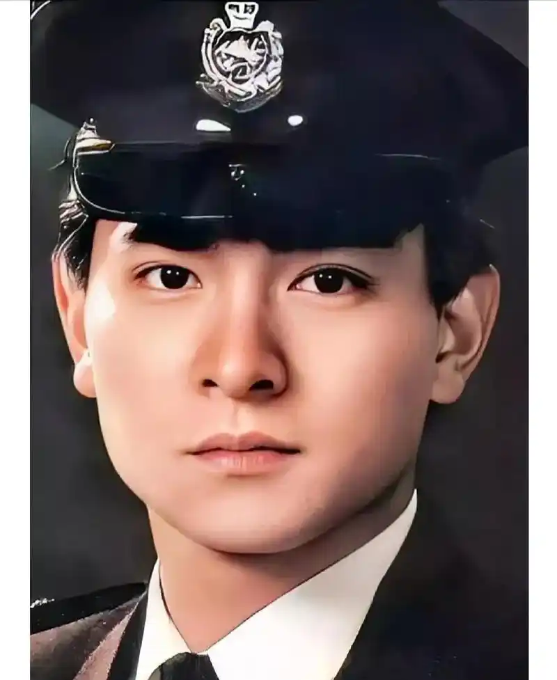 1982年,刘德华年仅21岁,出演电视剧《猎鹰》