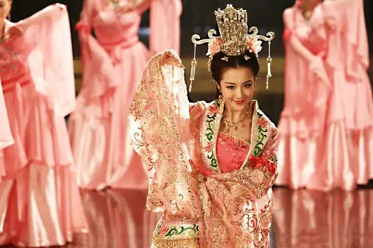 新洛神李依晓 饰 甄宓