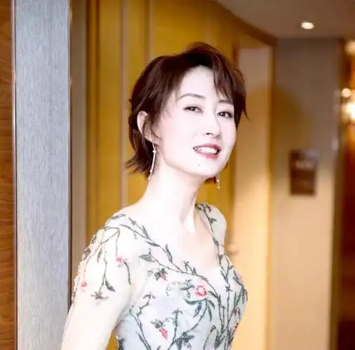 刘敏涛个人资料:三十岁嫁给富商却过得十分卑微,离婚找寻真的快乐-天