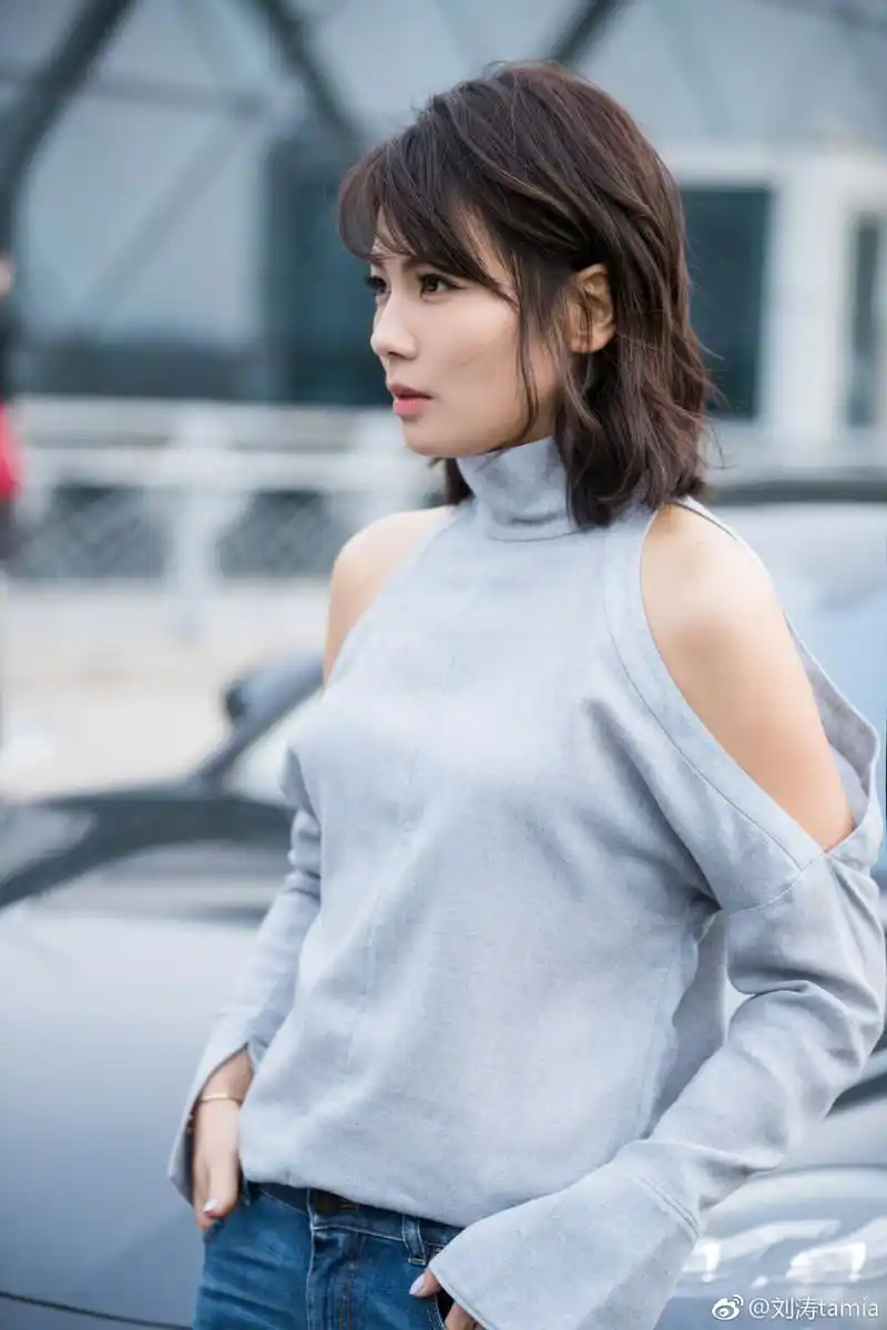 刘涛:优雅大方,笑容甜美,美的恰到好处,十分耐看