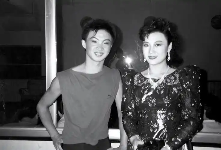 回顾金星和妻子结婚10年离婚已是女儿身再婚后被丈夫宠成宝