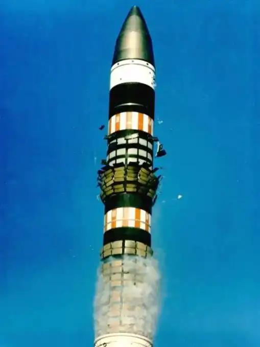 一款可以接待10枚分导式弹头的陆基洲际弹道导弹lgm-118又叫和平卫士