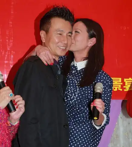 【图】滕丽名老公朱建昆系圈外人 初为人妇幸福满溢不设防"造人"