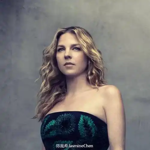 【胤希推荐】12月的寒冬里,jasmine精心挑选了十首温暖圣诞歌曲