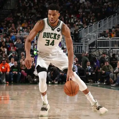 耐克雷电喷篮球鞋(3月3日nba球鞋上脚,哈登携新配