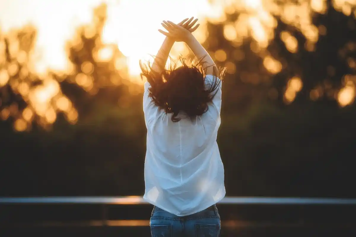 请停止精神内耗#  有时候, 我们会比自己想象中坚强, 一个人有过险滩