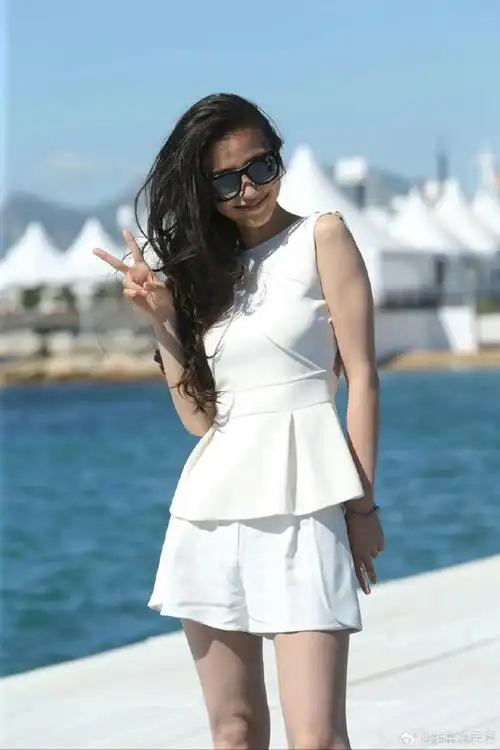 angelababy#杨颖海边肉丝白裙