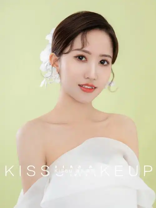 韩式新娘造型温婉气质简约低盘发髻