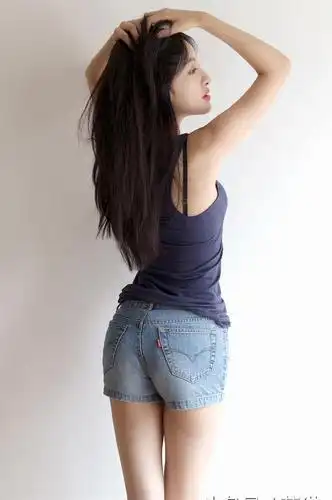 超气质完美身材牛仔短裤美女写真