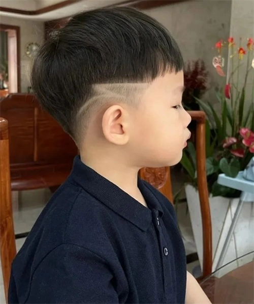 适合大人也适合小孩子的款式,若是可以来个父子发型,清爽利落的短发