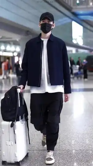 张翰机场生图 哥哥回老家过年回来了