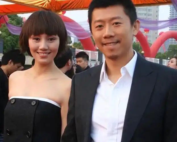 影后袁泉:家庭中的调和剂,解开老公跟公婆间的心结