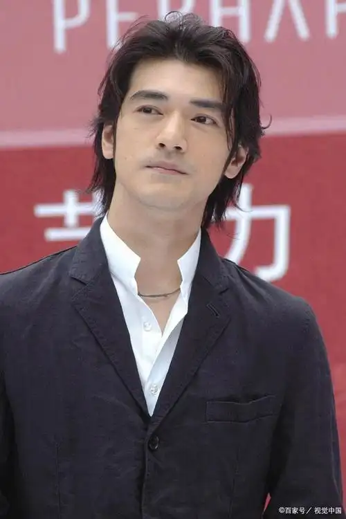 49岁寡居日本不结婚的金城武,如今怎么样了?