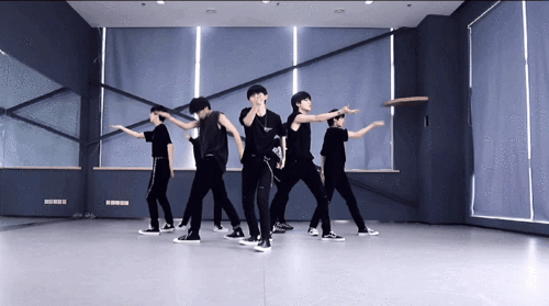gif gif 【时代少年团】tnt《相遇》练习室版_哔哩哔哩 (゜-゜)つロ