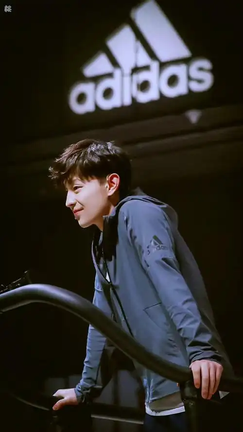 邓伦#开心了要看的笑容,不开心了更要看的笑容,治愈力满分的北毙Ζ