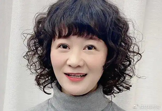 60岁后最不适合的三个发型,第一个显老,第二个没女人味,莫踩雷