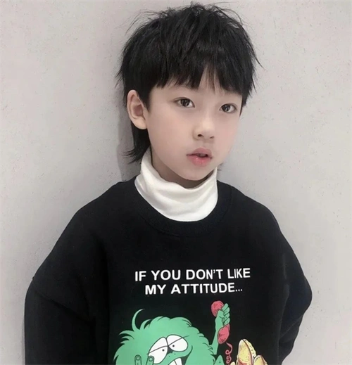 帅气小男孩发型 打造酷炫小潮童_儿童发型 - 美发站